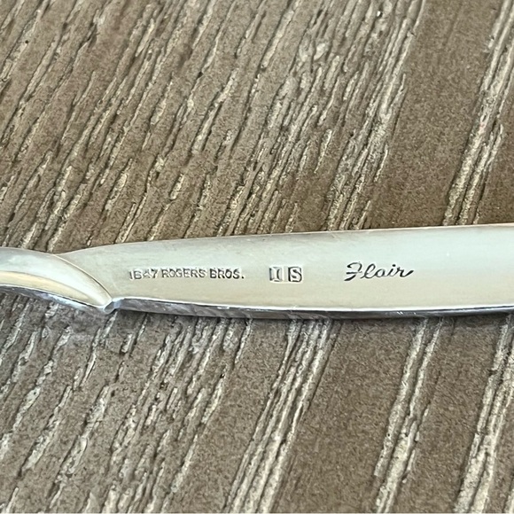 1956 Roger Bros. Silver Plate Service For 8 and Serving Ware in Flair Pattern - Picture 11 of 11